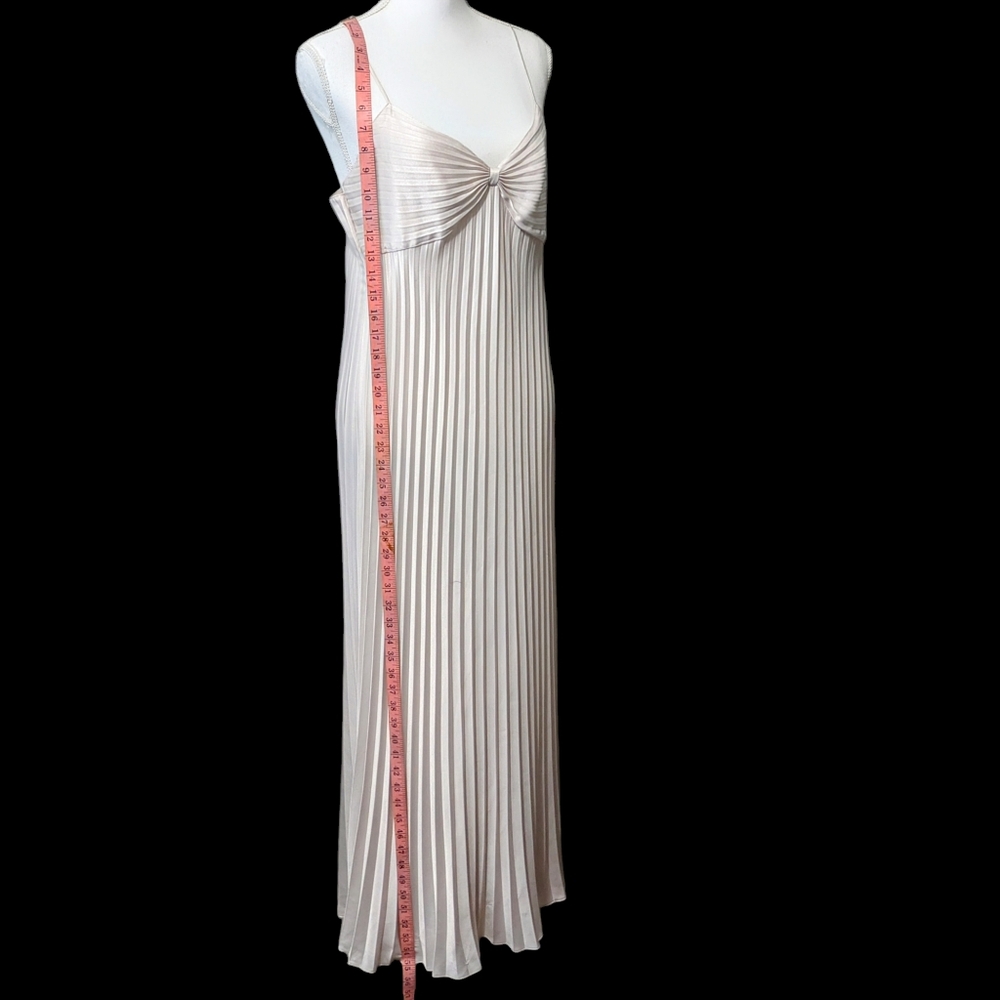 Cabernet Cream Robe - Picture 11 of 12